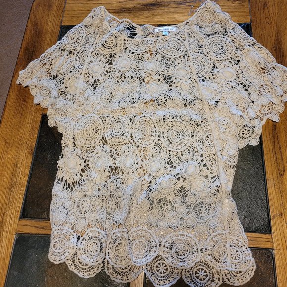 Lace crotchet top - Picture 1 of 2